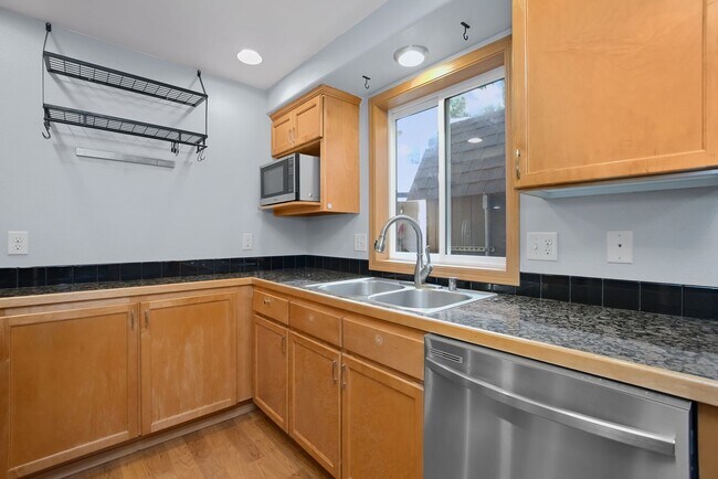 Building Photo - 1124 73rd Dr SE