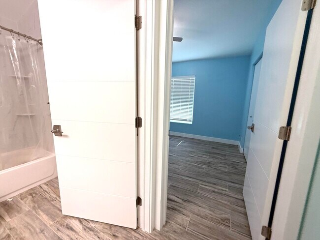 Building Photo - 15859 68th Ct N