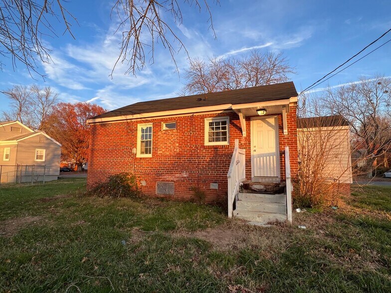 Building Photo - 4608 Eastover Ave
