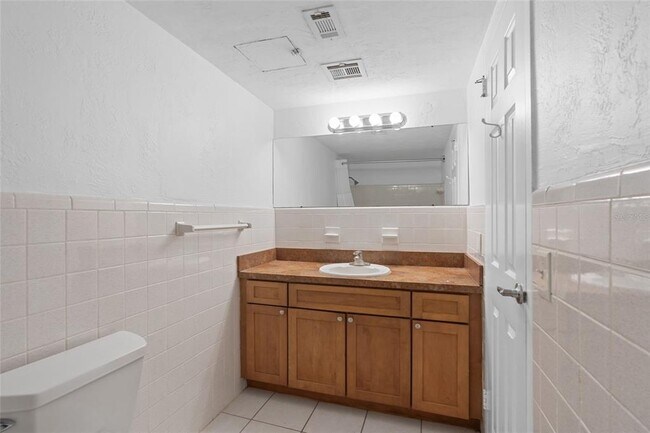 Building Photo - 470 3rd St S