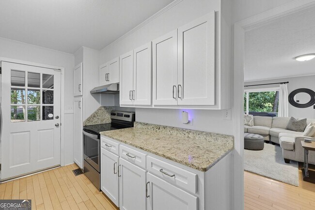 Building Photo - Luxury Lakefront Retreat – Fully Furnished...