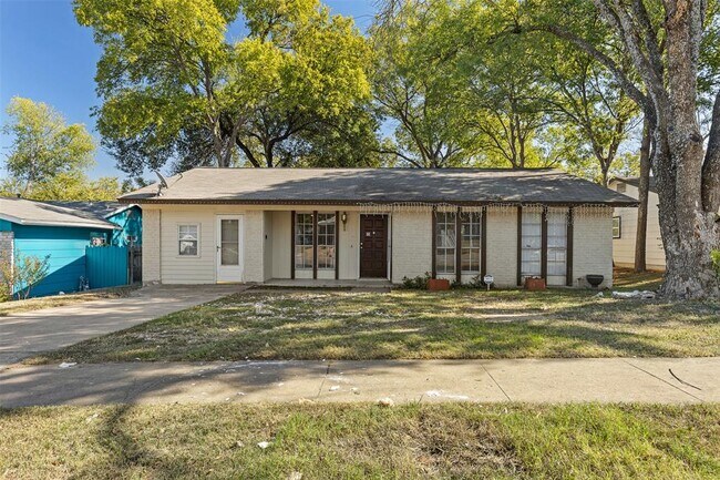 Primary Photo - 9407 N Creek Dr