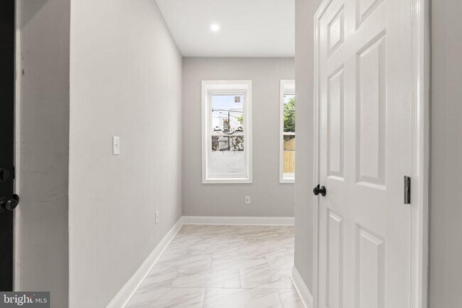 Building Photo - 2571 Coral St