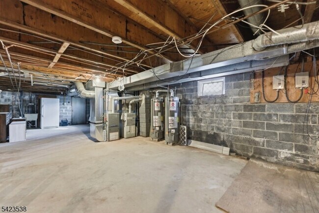 Building Photo - 23 Renaissance Dr