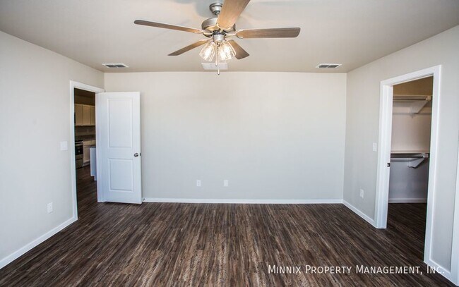 Building Photo - 2113 N. Ave. L-