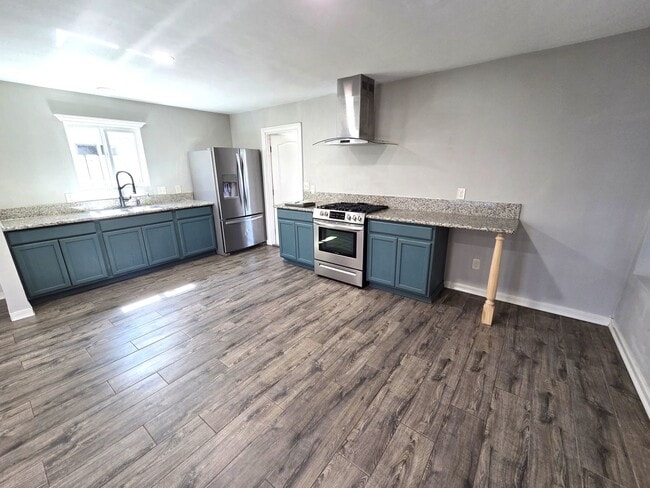 Building Photo - Immaculate 3 Bedroom 2 Bath Home near Veteran's Park