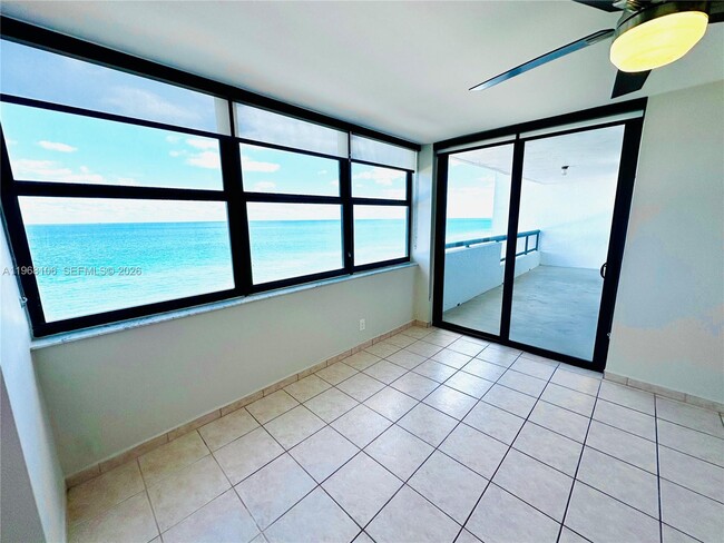 Building Photo - 2555 Collins Ave