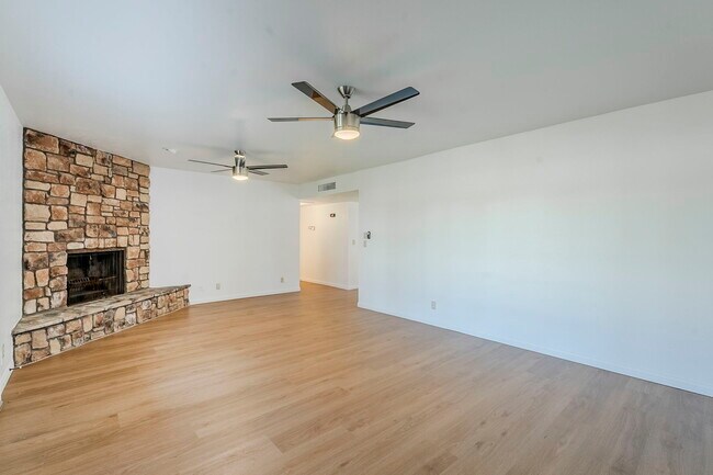 Building Photo - 834 N Constellation Way