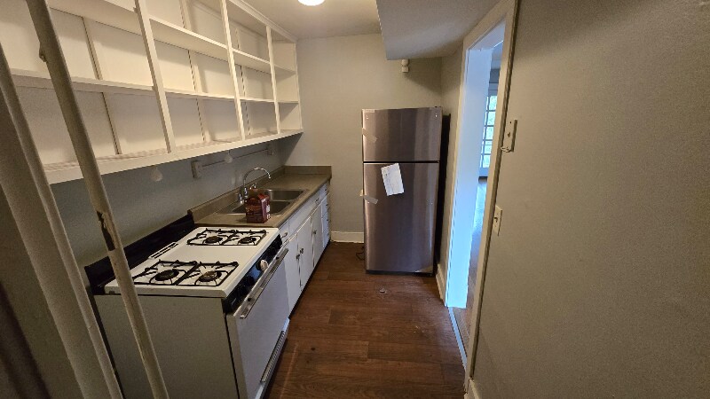 Building Photo - 1600 W 37th St