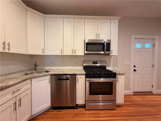 Building Photo - 412 Bellevue Ave