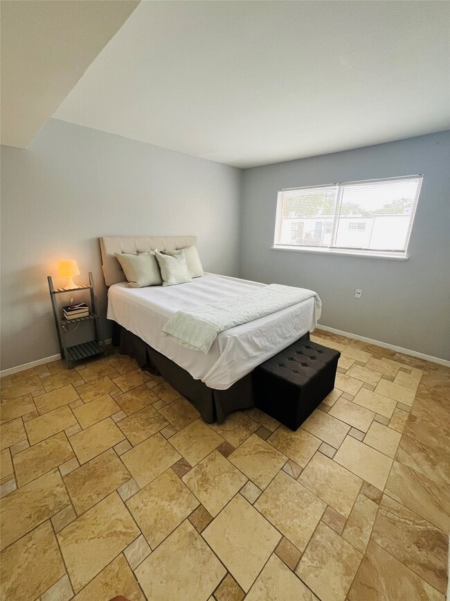 Building Photo - 11609 Chimney Rock Rd