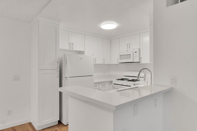 Kitchen bar top - 22415 Del Valle St