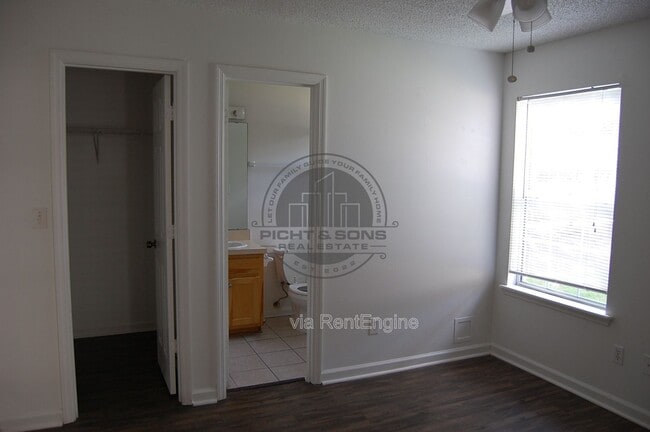 Building Photo - 2400 Barcelona Ct
