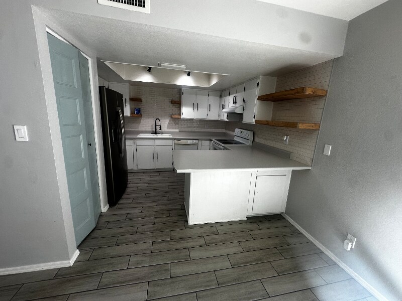 Building Photo - 1051 S Dobson Rd