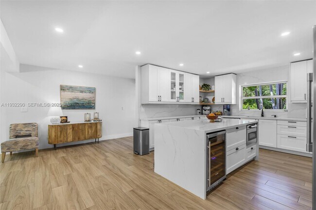 Building Photo - 653 Glenridge Rd