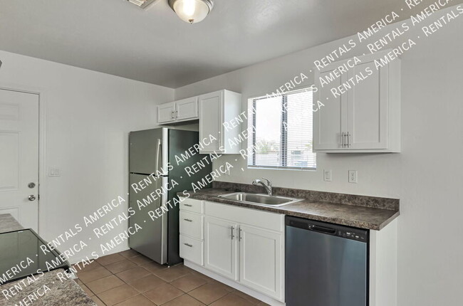 Building Photo - 1107 W Sonora St
