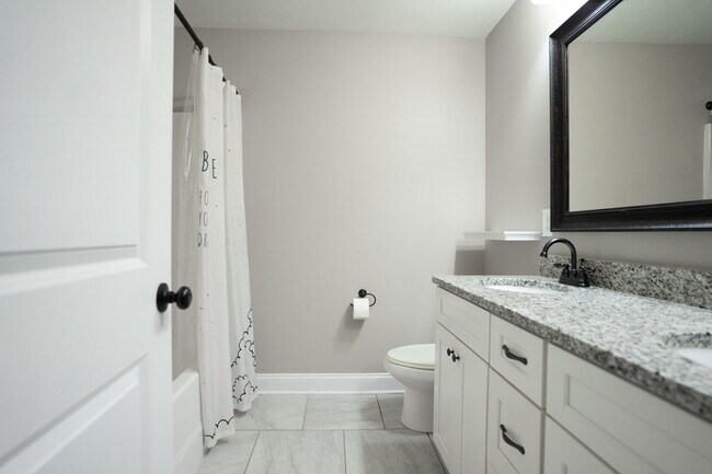 Building Photo - 657 Tree Top Trl