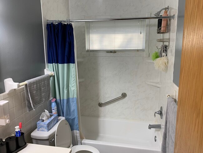 Building Photo - 854 8th Ave S