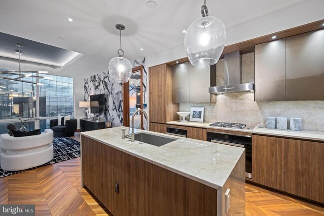 Building Photo - 300 International Drive