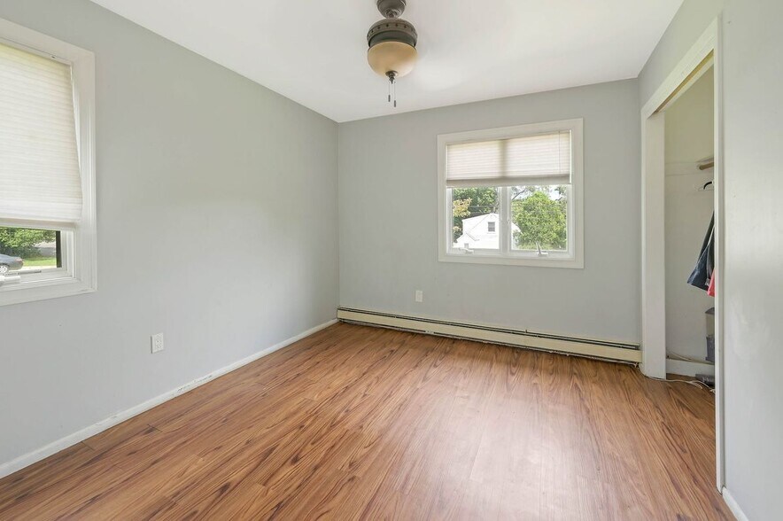 Building Photo - 15 Newfoundland Ave