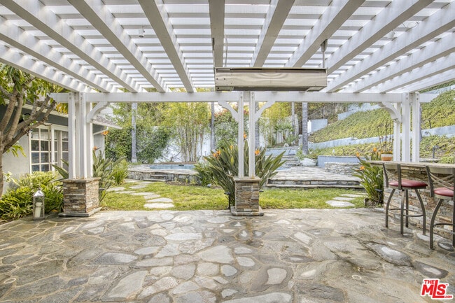 Building Photo - 3690 Crownridge Dr