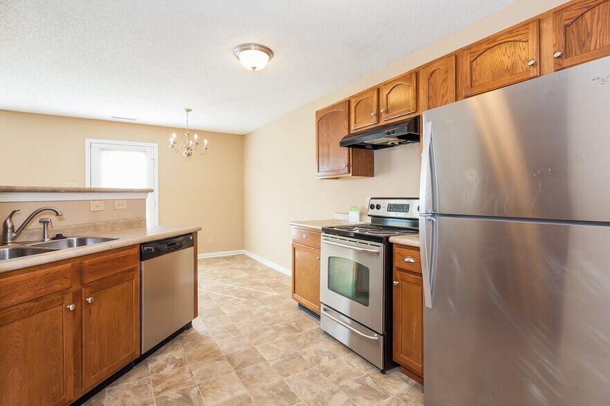 Building Photo - 834 Littleton Dr