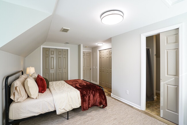 Building Photo - 256 Spring St