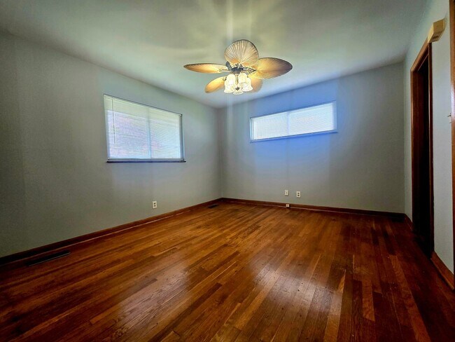 Building Photo - 101 Madora Dr