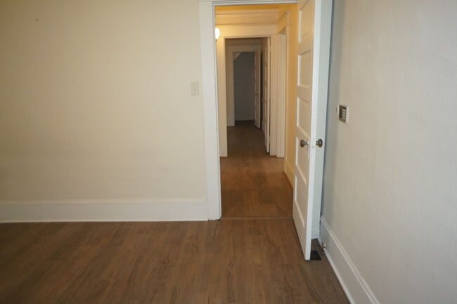 Building Photo - Beautiful 3 bedroom 1 bathroom NE Bungalow "Sabin area"