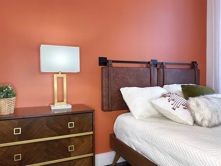 Primary Photo - Furnished room/NOT APARTMENT