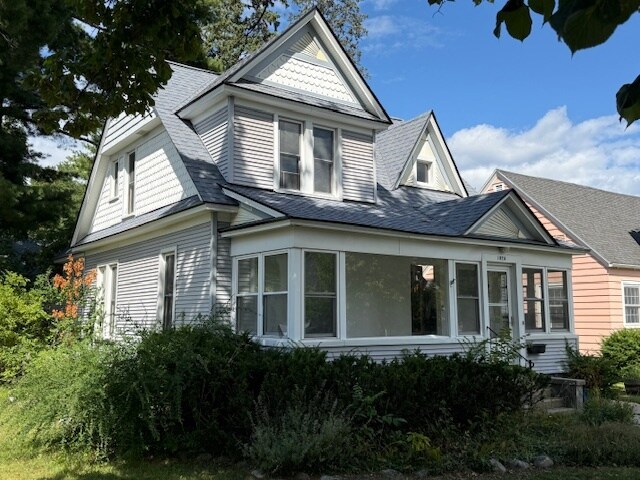 Building Photo - 1024 W Front St