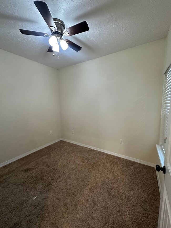 Building Photo - Stunning and Spacious 4 Bed Home! Parkview School District!