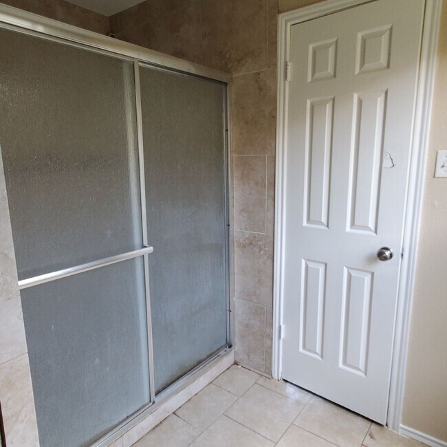 Building Photo - 8686 Ridge Mile, San Antonio, TX. 78239