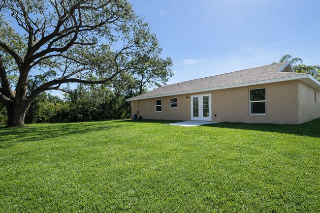 Building Photo - 457 Aloha Ave