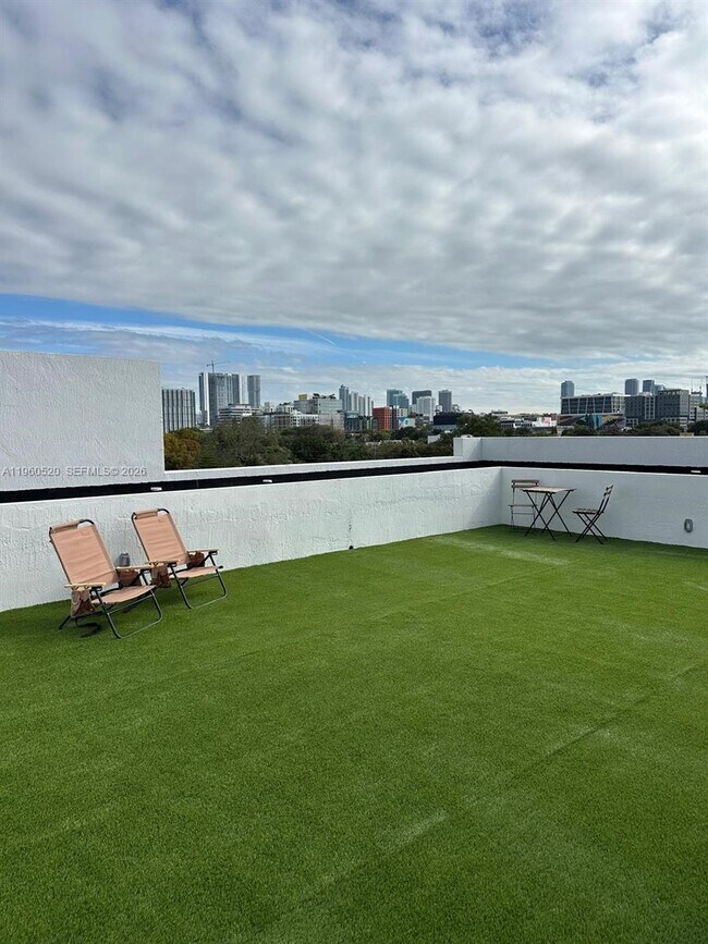 Building Photo - 3422 NW 5th Ave