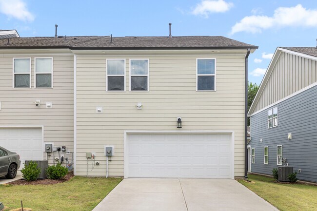 Building Photo - 2466 Hutch Ln