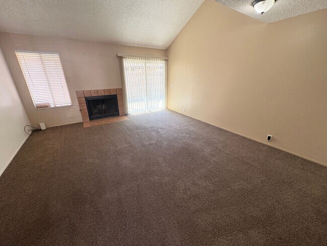 Building Photo - 2720 W Caldwell Ave