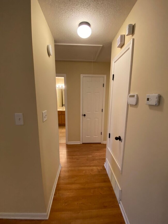 Building Photo - CUTE 3 BED 2 BATH HOME IN SPRING LAKE SUBDIVISION!!