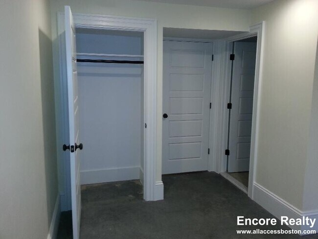 Building Photo - 84 Linden St