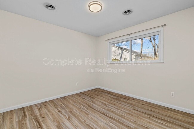 Building Photo - 1405 Flicker Dr