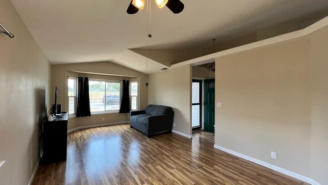 Building Photo - 2170 Cerra Vista Dr