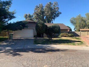 Building Photo - Spacious 3 Bed 2.5 Bath in Glendale