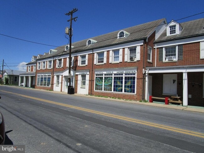 Building Photo - 385 E King St