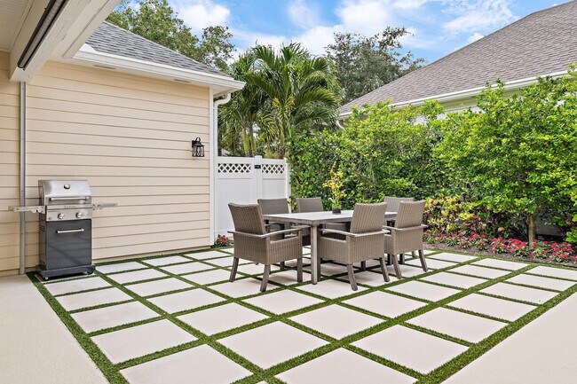 Building Photo - 138 Poinciana Dr