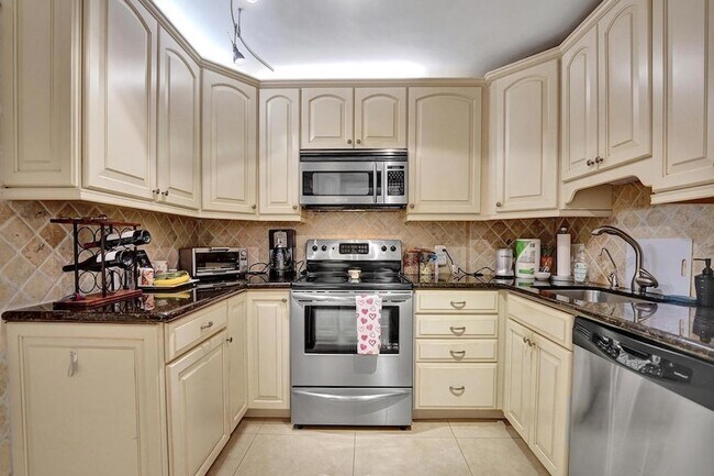 Building Photo - 2000 S Ocean Blvd