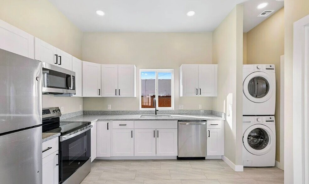 Building Photo - 1325 W Speedway Blvd