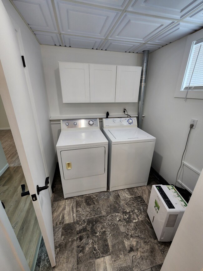 Building Photo - 517 Triplex