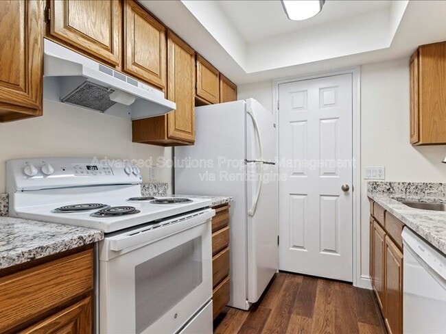Building Photo - 9132 S Scirlein Dr