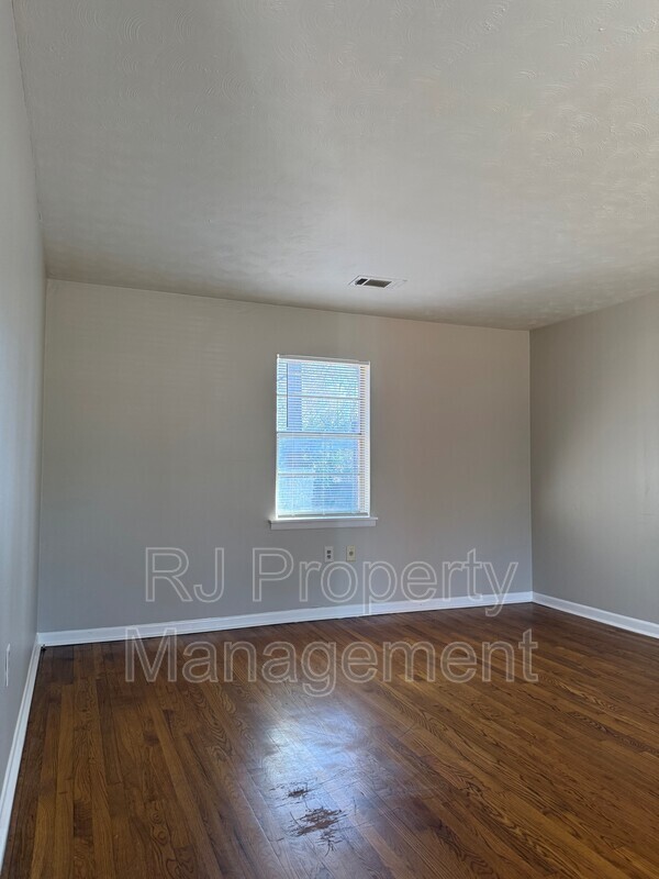 Building Photo - 3008 Sienna Rd