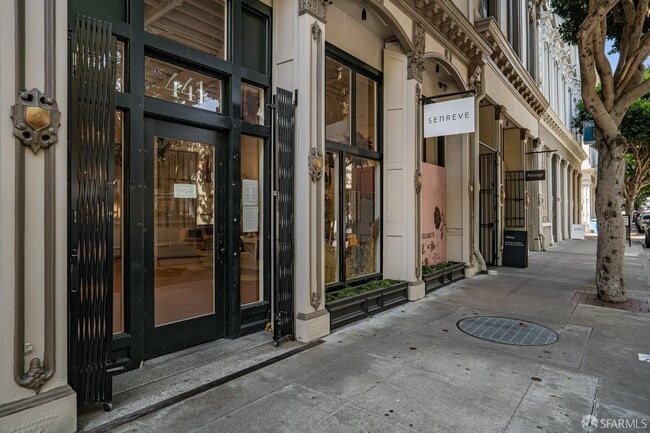 Building Photo - 733 Front St